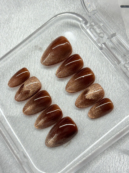Cat-Eye Brown Heart Nails