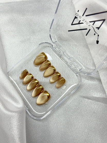 Golden Cat-Eye  Chrome Nails