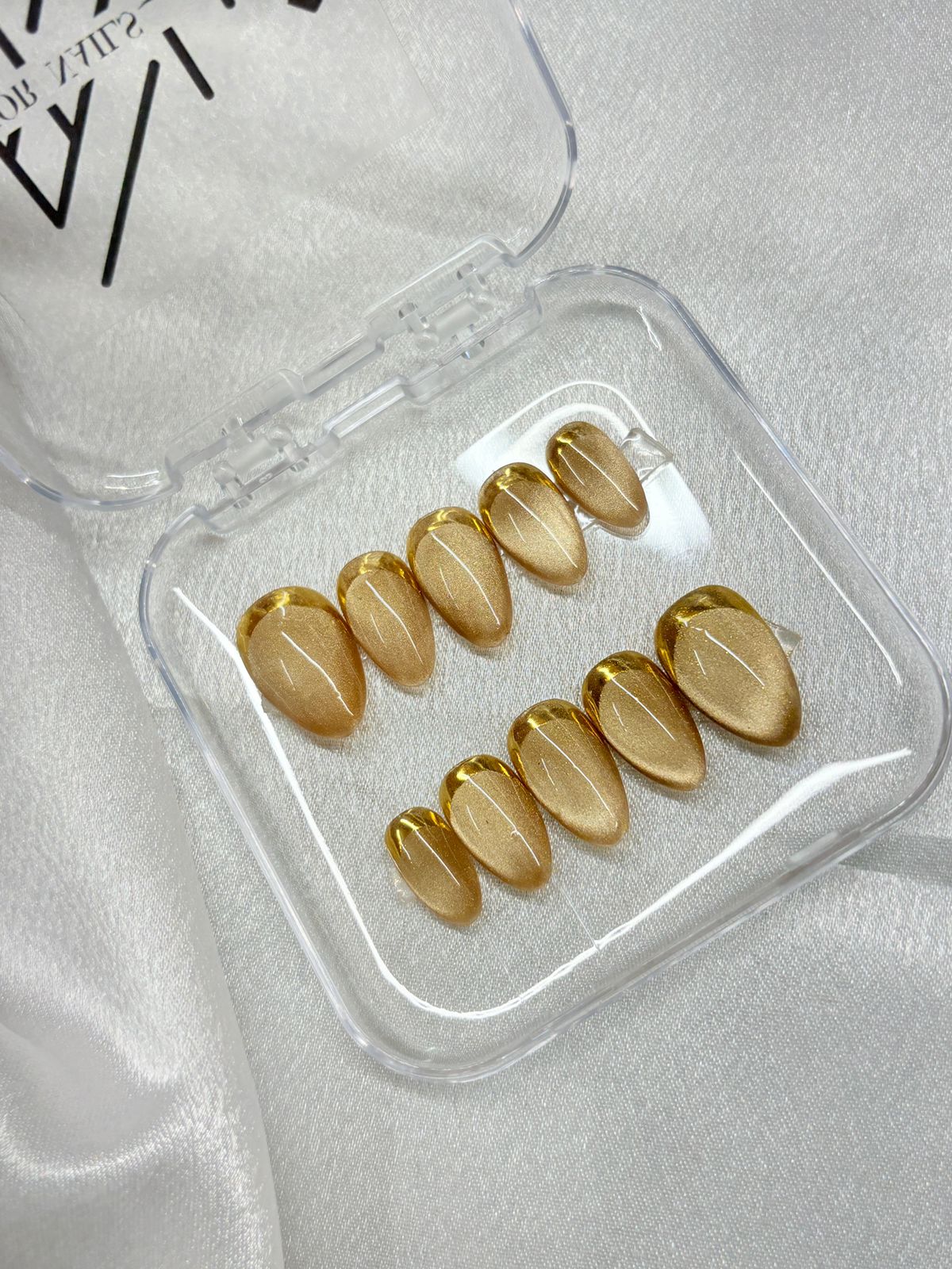 Golden Cat-Eye  Chrome Nails