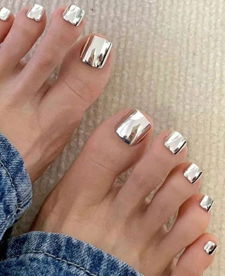Silver Chromatic Toe Nails Nior Nails