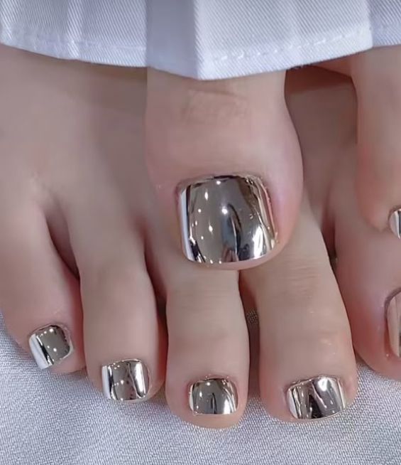 Silver Chromatic Toe Nails Nior Nails